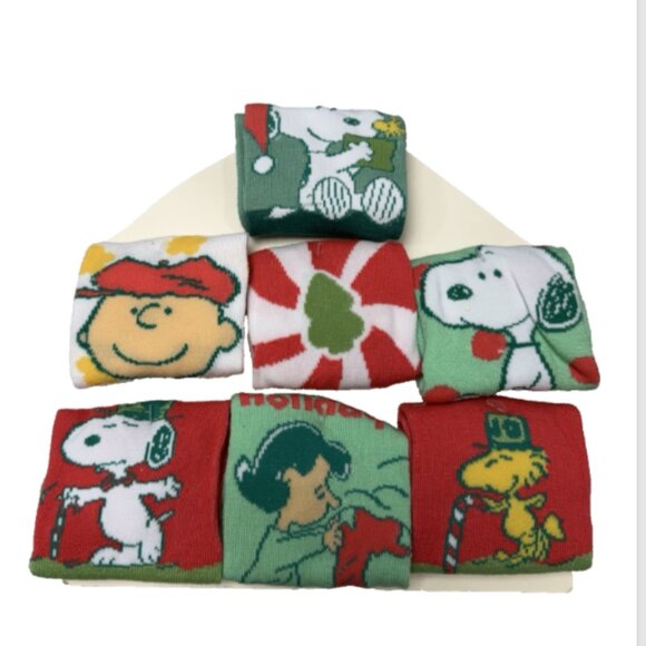 Peanuts Unisex Christmas 7 Day Of Socks 7 Pairs SIze 9-11 - Picture 1 of 3